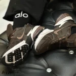 کتونی زنانه نایک V2krun قهوه ای - تصویر 4