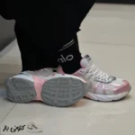 کتونی زنانه نایک V2krun سفید صورتی - تصویر 4