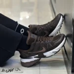 کتونی زنانه نایک V2krun قهوه ای - تصویر 3