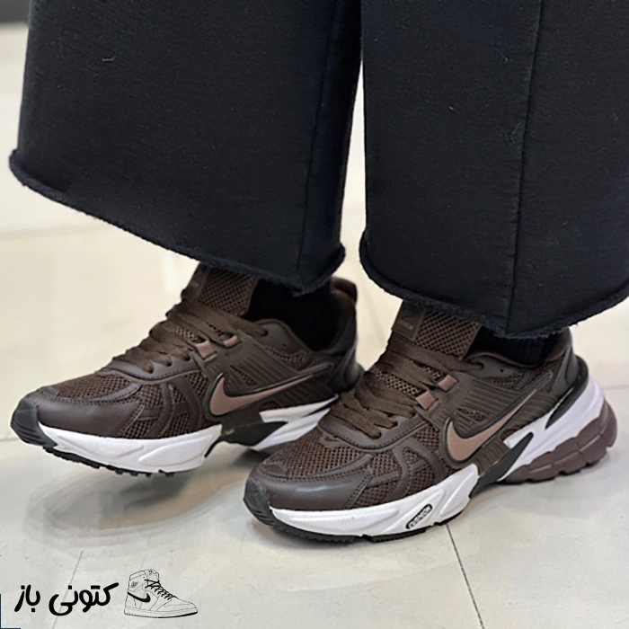 کتونی زنانه نایک V2krun قهوه ای سایز ۳۷، ۳۸، ۴۱ 5 کتونی زنانه نایک V2krun قهوه ای - تصویر 1