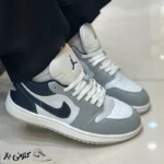 کتونی زنانه نایک جردن ۱ طوسی سرمه ای - تصویر 2