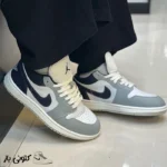 کتونی زنانه نایک جردن ۱ طوسی سرمه ای - تصویر 4