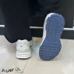 کتونی زنانه نایک وومرو سفید سرمه ای - تصویر 2