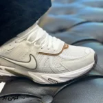 کتونی مردانه نایک V2krun کرم نقره ای