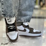 کتونی مردانه نایک ترویس طرحدار سفید قهوه ای - تصویر 3