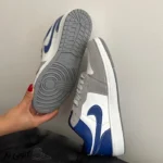 کتونی مردانه نایک جردن ۱ طوسی آبی کاربنی - تصویر 2