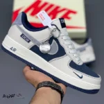 کتونی خارجی مردانه نایک ایرفورس وان دیور سرمه‌ای سفید استخوانی Nike Air Force 1 Dior Sail Navy - تصویر 3