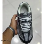 کتونی خارجی یونیسکس نایک اینیشیتور نقره‌ای خاکستری مشکی سفید Nike Initiator Anthracite Metallic Cool Grey IB3083-001 - تصویر 5