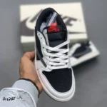 کتونی خارجی یونیسکس نایک ایر جردن وان لو مشکی سفید خاکستری Travis Scott x Air Jordan 1 Retro Low OG - تصویر 3